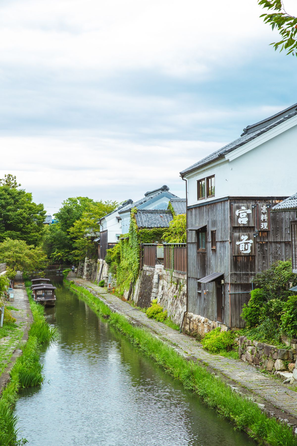 The willow-lined canal running through Kinosaki Onsen